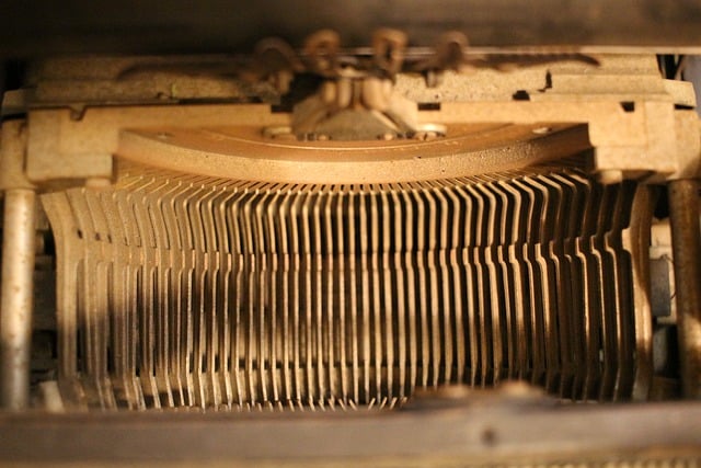 تنزيل مجاني لآلة كاتبة قديمة أداة نادرة الصدأ صورة مجانية ليتم تحريرها باستخدام محرر الصور المجاني على الإنترنت GIMP