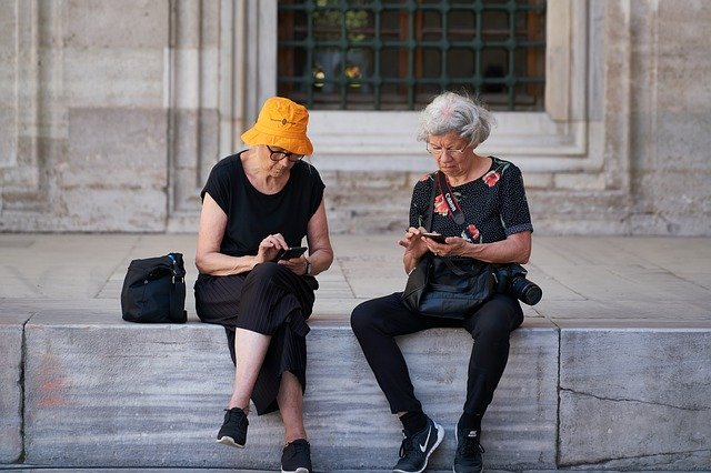 Скачать бесплатно Old Woman Tourist - бесплатное фото или изображение для редактирования с помощью онлайн-редактора GIMP