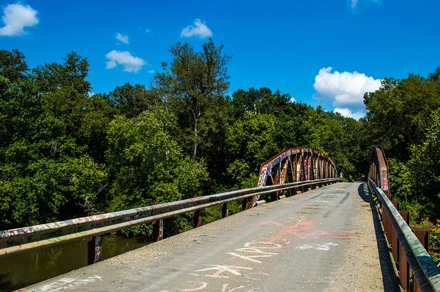 Descărcați gratuit șablonul foto gratuit One Lane Road Bridge Steel pentru a fi editat cu editorul de imagini online GIMP