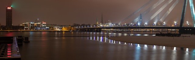 Bezpłatne pobieranie Panorama Night City - bezpłatne zdjęcie lub obraz do edycji za pomocą internetowego edytora obrazów GIMP