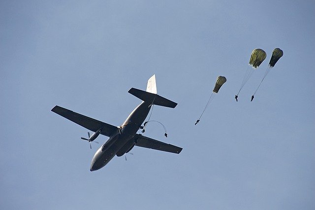 Download grátis Parachute Bundeswehr Aircraft - foto ou imagem grátis para ser editada com o editor de imagens online GIMP