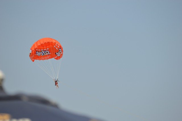 Безкоштовно завантажте Parachute Sea Beach - безкоштовну фотографію або зображення для редагування за допомогою онлайн-редактора зображень GIMP