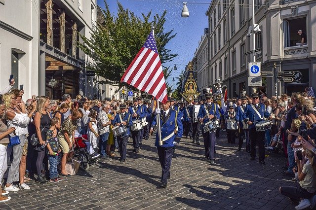 دانلود رایگان Parade Music Musician - عکس یا تصویر رایگان قابل ویرایش با ویرایشگر تصویر آنلاین GIMP