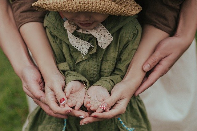 Kostenloser Download Eltern Kind Hände Familie Kostenloses Bild, das mit dem kostenlosen Online-Bildeditor GIMP bearbeitet werden kann