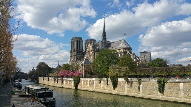 Unduh gratis Notre Gereja Paris Seine - foto atau gambar gratis untuk diedit dengan editor gambar online GIMP