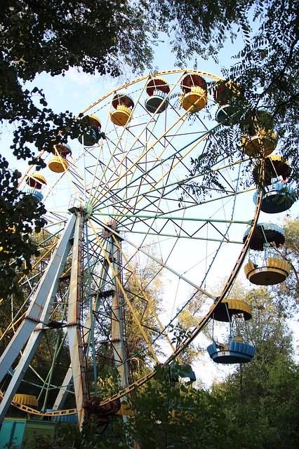 Download gratuito Park Attractions Entertainment - foto o immagine gratuita da modificare con l'editor di immagini online di GIMP