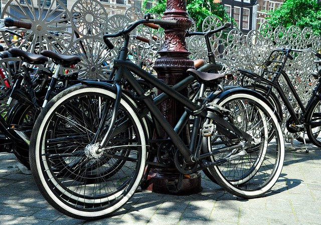 Descărcare gratuită Parking Bicycles Netherlands - fotografie sau imagini gratuite pentru a fi editate cu editorul de imagini online GIMP
