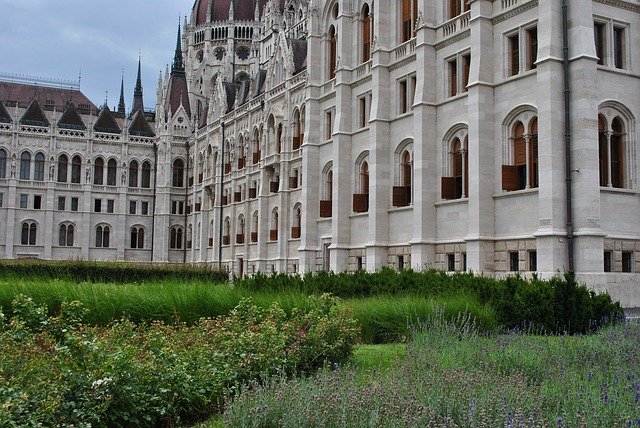 Téléchargement gratuit Parlement hongrois - photo ou image gratuite à éditer avec l'éditeur d'images en ligne GIMP