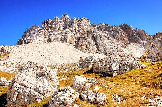 Descărcare gratuită Paternkofel Dolomites Alm - fotografie sau imagine gratuită pentru a fi editată cu editorul de imagini online GIMP