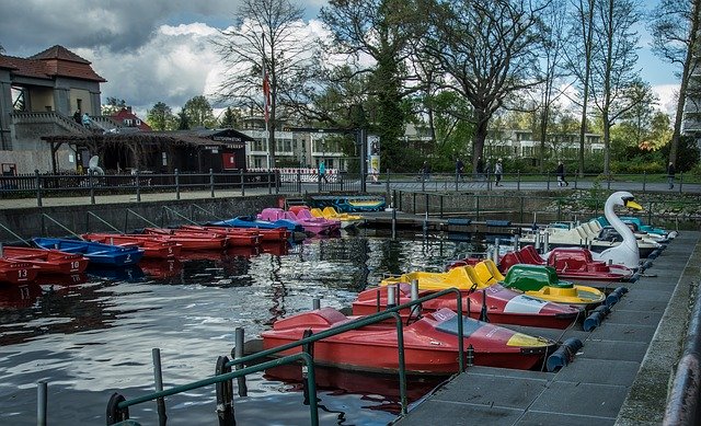 Descărcare gratuită Pedal Boats Pier Jetty - fotografie sau imagine gratuită pentru a fi editată cu editorul de imagini online GIMP