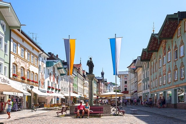 Безкоштовно завантажте Pedestrian Zone Houses Facades - безкоштовне фото або зображення для редагування за допомогою онлайн-редактора зображень GIMP