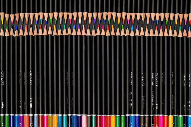 Free download pencils colour pencils to dye free picture to be edited with GIMP free online image editor