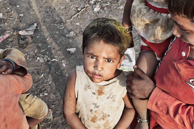 Descarga gratis people child slums india kid imagen gratis para editar con GIMP editor de imágenes en línea gratuito