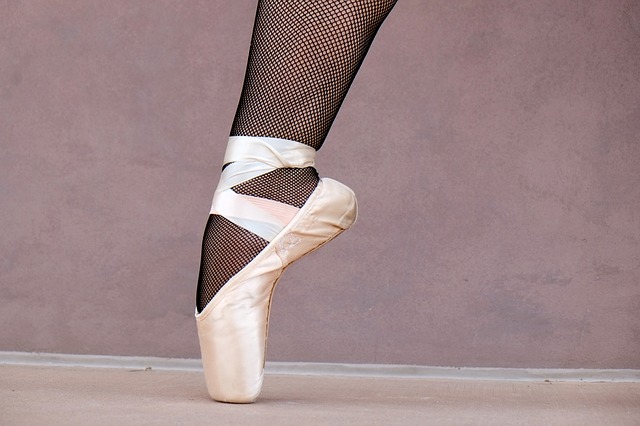 Unduh gratis gambar sepatu balet kaki orang untuk diedit dengan editor gambar online gratis GIMP
