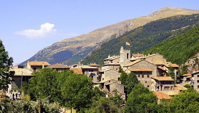 Free download people mountain castellar de n hug free picture to be edited with GIMP free online image editor