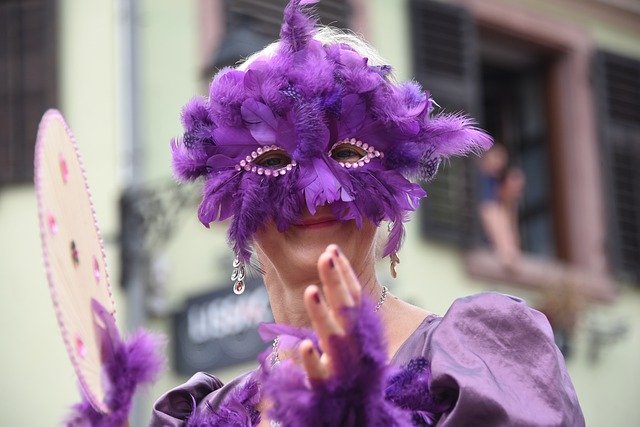 Muat turun percuma Person Purple Glitter - foto atau gambar percuma untuk diedit dengan editor imej dalam talian GIMP