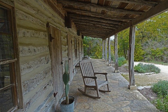 Unduh gratis Perspective Covered Porch Rocking - foto atau gambar gratis untuk diedit dengan editor gambar online GIMP