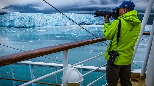 Téléchargement gratuit de Photographer Cruise Alaska - photo ou image gratuite à modifier avec l'éditeur d'images en ligne GIMP