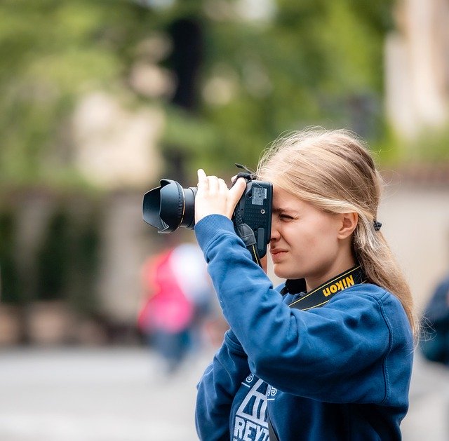 ດາວ​ໂຫຼດ​ຟຣີ Photographer Girl Portrait - ຮູບ​ພາບ​ຟຣີ​ຫຼື​ຮູບ​ພາບ​ທີ່​ຈະ​ໄດ້​ຮັບ​ການ​ແກ້​ໄຂ​ກັບ GIMP ອອນ​ໄລ​ນ​໌​ບັນ​ນາ​ທິ​ການ​ຮູບ​ພາບ​