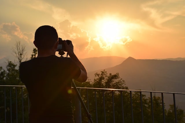 Libreng pag-download ng photographer sunset na kumukuha ng mga larawan ng libreng larawan na ie-edit gamit ang GIMP na libreng online na editor ng imahe