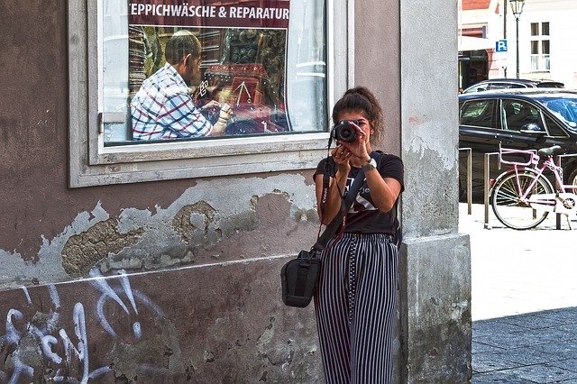 Fotoğrafçı Turist Bilgilerini ücretsiz indirin - GIMP çevrimiçi resim düzenleyiciyle düzenlenecek ücretsiz fotoğraf veya resim