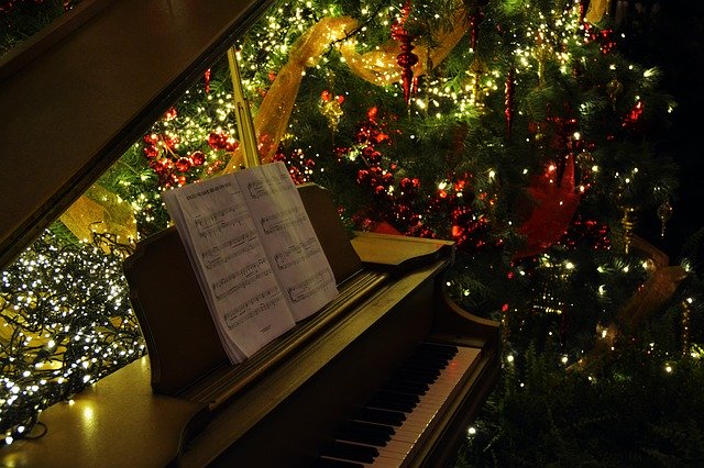 Free download Piano Music Holdays -  free photo or picture to be edited with GIMP online image editor