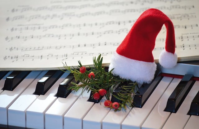 تحميل مجاني حفلة عيد الميلاد بيانو سانتا قبعة صورة مجانية ليتم تحريرها باستخدام محرر الصور المجاني على الإنترنت GIMP