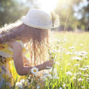 Picking flowers in the garden  screen for extension Chrome web store in OffiDocs Chromium