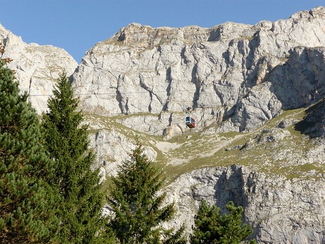 Unduh gratis Picos De Europa Mountains Fuente - foto atau gambar gratis untuk diedit dengan editor gambar online GIMP