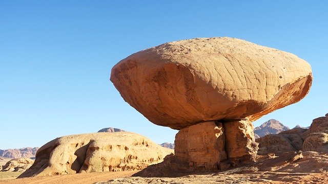 Bezpłatne pobieranie Pierre Fungus Desert - darmowe zdjęcie lub obraz do edycji za pomocą internetowego edytora obrazów GIMP