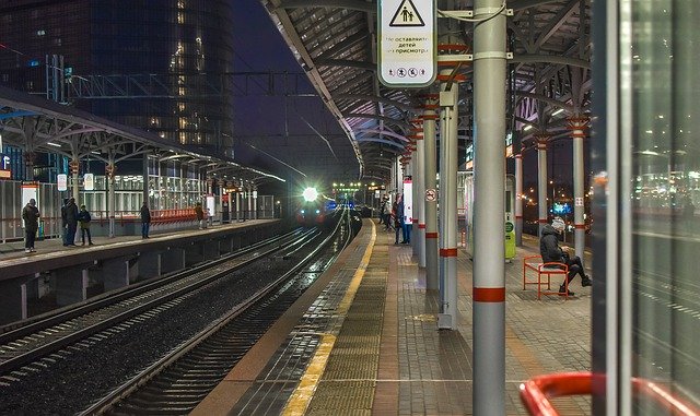 Kostenloser Download Pillars Rails Train - kostenloses Foto oder Bild zur Bearbeitung mit GIMP Online-Bildbearbeitung