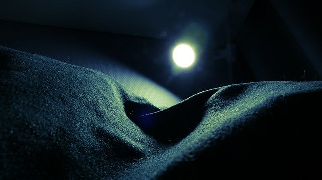 Bezpłatne pobieranie Pillow Light Night - bezpłatne zdjęcie lub obraz do edycji za pomocą internetowego edytora obrazów GIMP