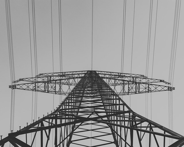 قم بتنزيل Pilon Sky Electricity Black And - صورة مجانية أو صورة لتحريرها باستخدام محرر الصور عبر الإنترنت GIMP