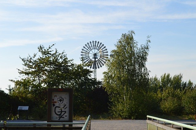 ดาวน์โหลดฟรี Pinwheel Sky Wind Power - ภาพถ่ายหรือรูปภาพฟรีที่จะแก้ไขด้วยโปรแกรมแก้ไขรูปภาพออนไลน์ GIMP