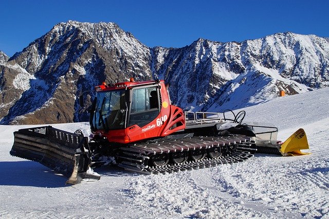 Free picture Pitztal Brunnenkogel Snow Groomer -  to be edited by GIMP free image editor by OffiDocs