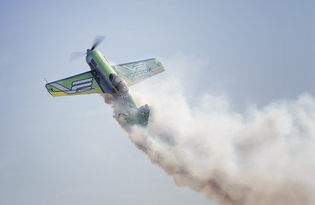 Muat turun percuma Plane Air Show Sky - foto atau gambar percuma untuk diedit dengan editor imej dalam talian GIMP