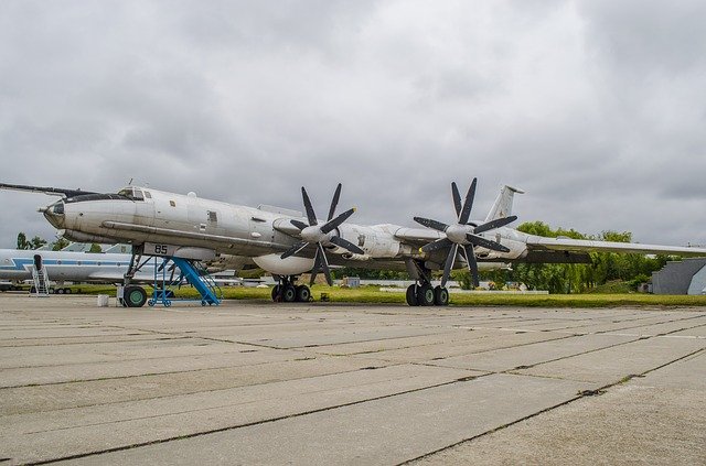 Kostenloser Download Flugzeug Langstreckenluftfahrt Tupolev Kostenloses Bild, das mit dem kostenlosen Online-Bildeditor GIMP bearbeitet werden kann