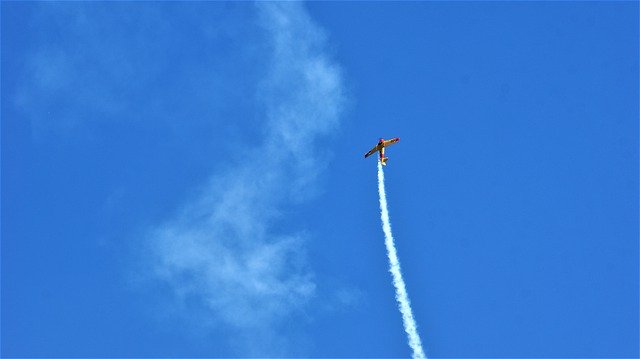 Descărcare gratuită Plane Track Climbing - fotografie sau imagini gratuite pentru a fi editate cu editorul de imagini online GIMP