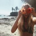 Playful girl on the beach wallpaper  screen for extension Chrome web store in OffiDocs Chromium