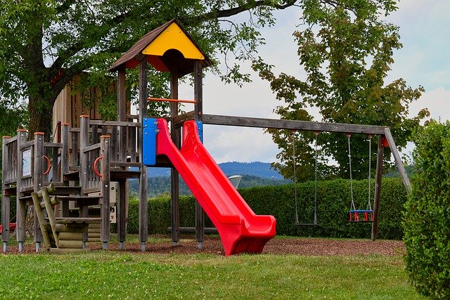 Download gratuito Playground Slide ChildrenS - foto o immagine gratuita da modificare con l'editor di immagini online GIMP