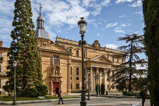 Descărcare gratuită Plaza De Anaya Salamanca Palace - fotografie sau imagine gratuită pentru a fi editată cu editorul de imagini online GIMP