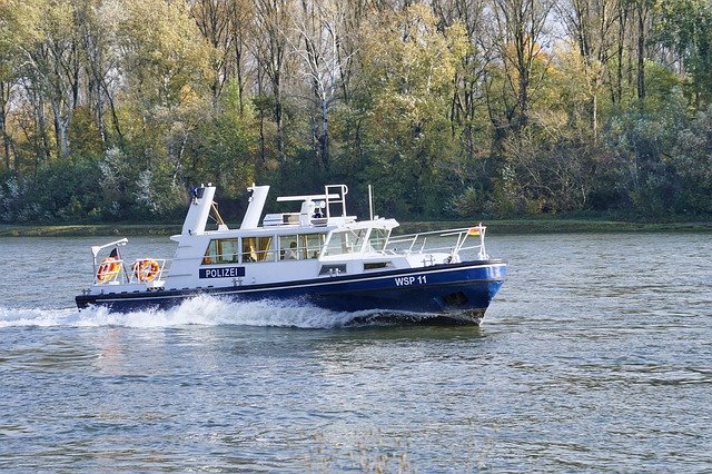 Téléchargement gratuit de l'eau du bateau de police - photo ou image gratuite à éditer avec l'éditeur d'images en ligne GIMP