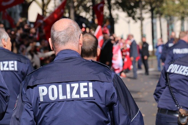 Téléchargement gratuit de Polizei Deutschland Allemagne - photo ou image gratuite à modifier avec l'éditeur d'images en ligne GIMP