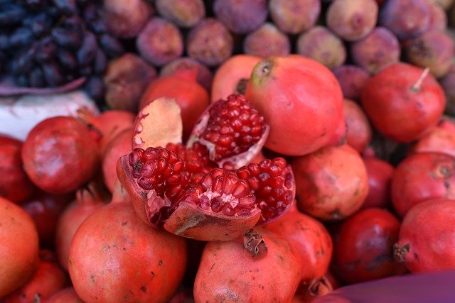 Безкоштовно завантажте Pomegranate Fruit Red - безкоштовну фотографію або зображення для редагування за допомогою онлайн-редактора зображень GIMP