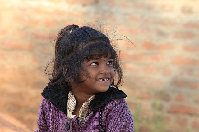 मुफ्त डाउनलोड गरीब लड़की खुश - जीआईएमपी ऑनलाइन छवि संपादक के साथ संपादित की जाने वाली मुफ्त तस्वीर या तस्वीर