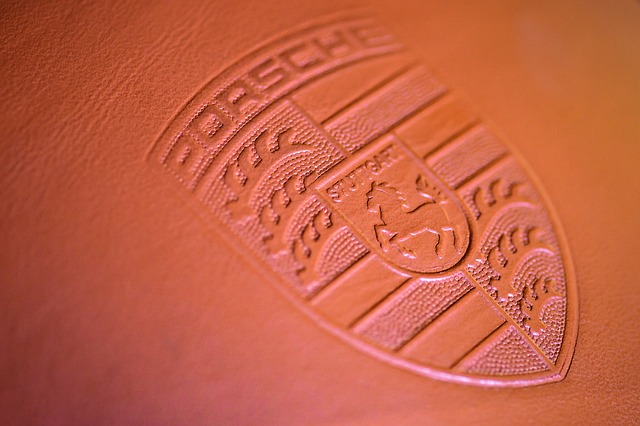 Free download porsche 911 carrera 4s logo badge free picture to be edited with GIMP free online image editor