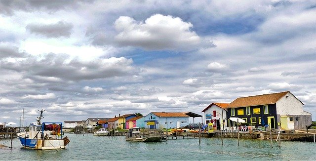 ດາວ​ໂຫຼດ​ຟຣີ Port Air Clouds - ຮູບ​ພາບ​ຟຣີ​ຫຼື​ຮູບ​ພາບ​ທີ່​ຈະ​ໄດ້​ຮັບ​ການ​ແກ້​ໄຂ​ກັບ GIMP ອອນ​ໄລ​ນ​໌​ບັນ​ນາ​ທິ​ການ​ຮູບ​ພາບ​