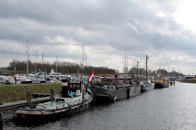 Скачать бесплатно Port Boats Water - бесплатное фото или изображение для редактирования с помощью онлайн-редактора изображений GIMP