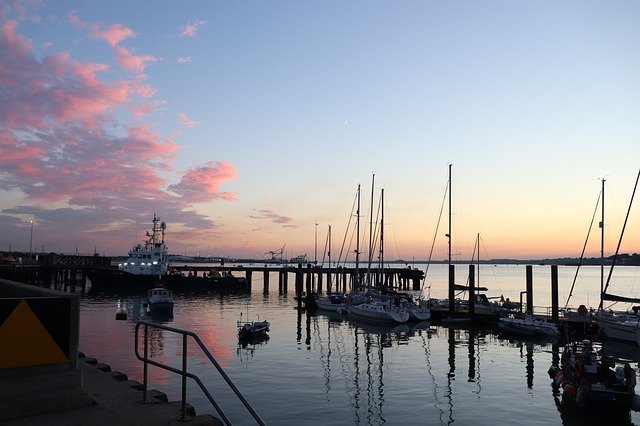 Gratis download Port Sunset Sailing Boat - gratis foto of afbeelding om te bewerken met GIMP online afbeeldingseditor