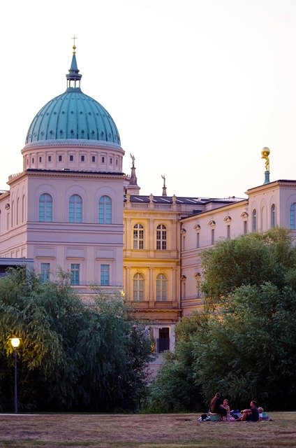 Téléchargement gratuit de Potsdam Nikolai Church Park - photo ou image gratuite à éditer avec l'éditeur d'images en ligne GIMP